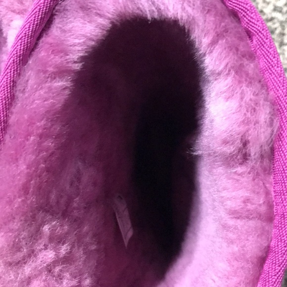 🪬STEAL ALERT 🚨 UGGS Hot Pink Size 6 Mid Rise Boots Excellent Used Condition! - Picture 7 of 9